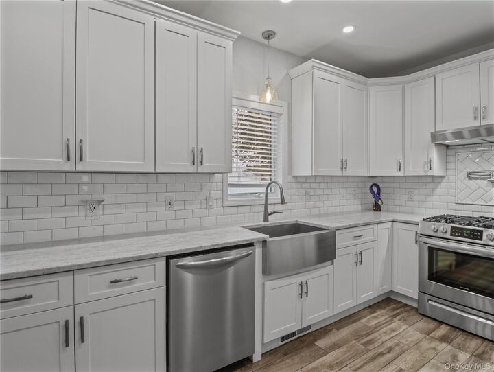 Property Photo:  15 Leif Boulevard  NY 10920 