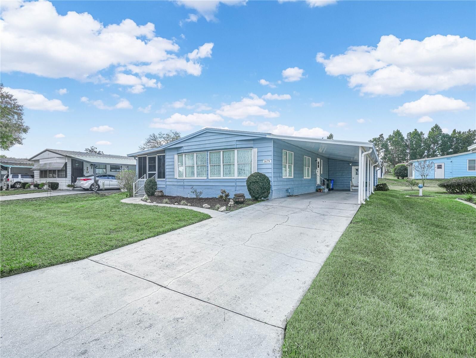 Property Photo: 1679 Foxway Drive FL 33810