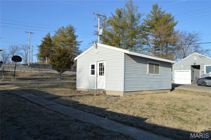 Property Photo: 115 N 9th MO 63028