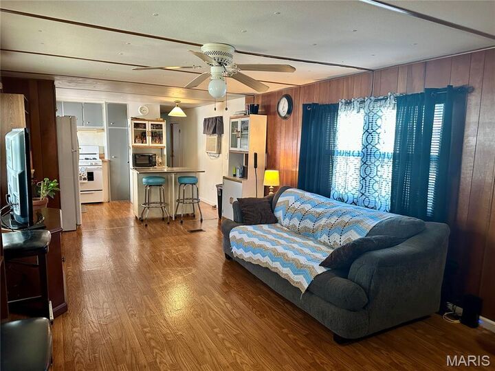 Property Photo:  408 E 2nd Street  IL 62281 