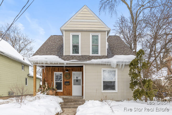Property Photo:  1037 Lilac Court NE  MI 49503 