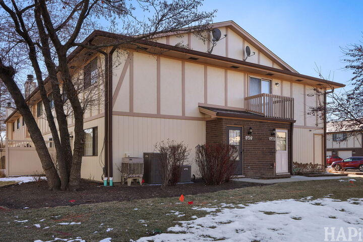 Property Photo:  642 Whalom Lane 12-A  IL 60173 