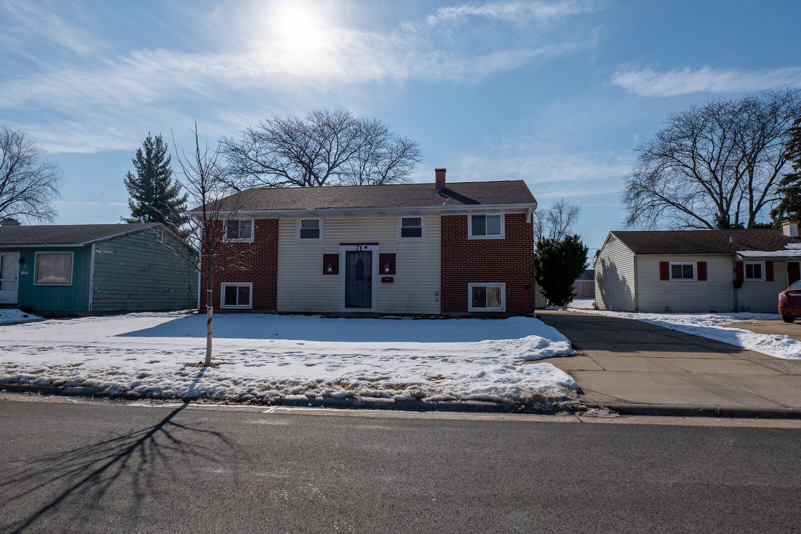 Property Photo: 71 Cambridge Lane IL 60139