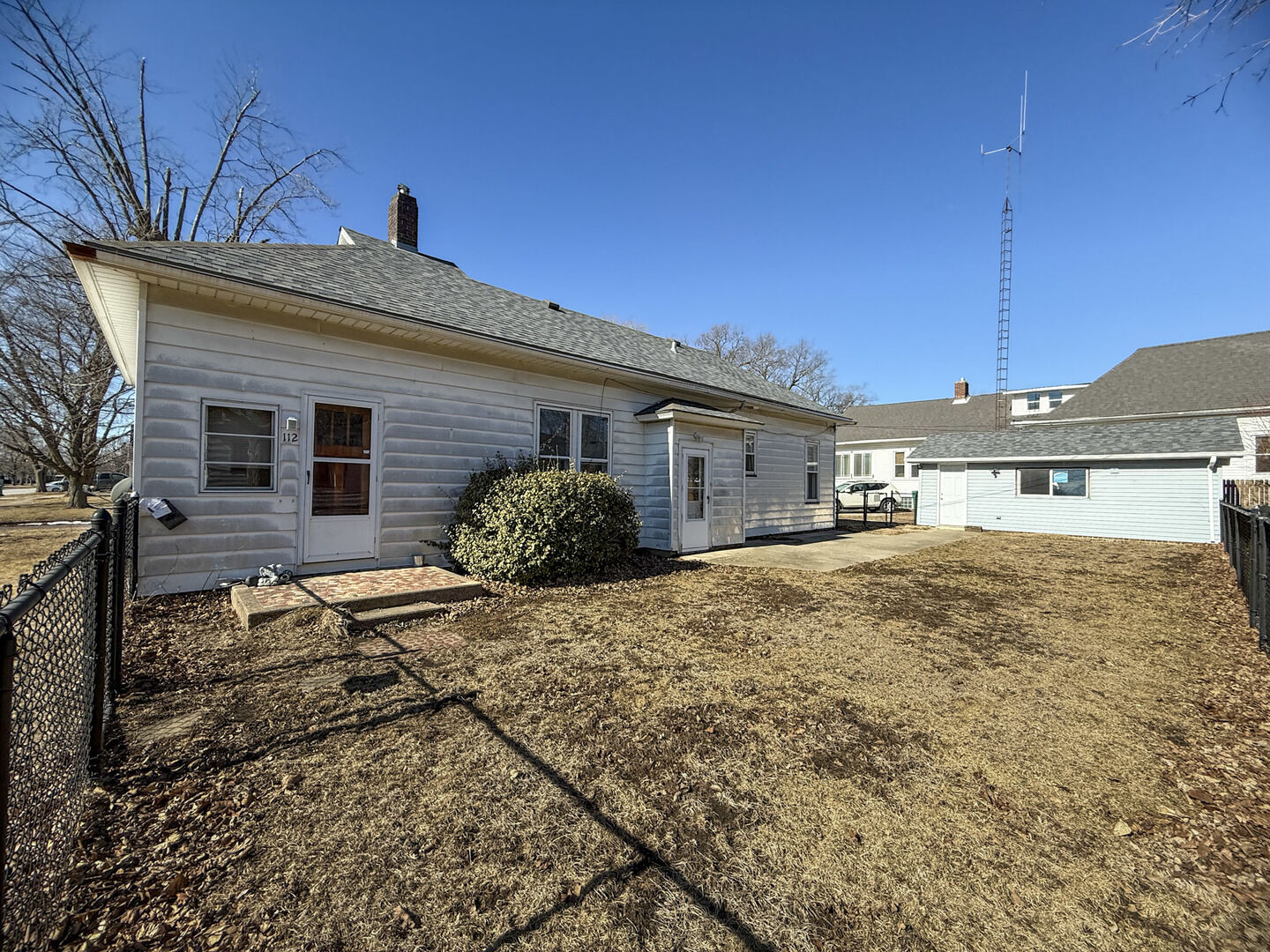 Property Photo:  112 W Grant Street  IL 61364 