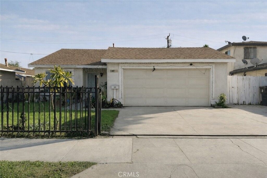 Property Photo: 1402 Olive CA 90813