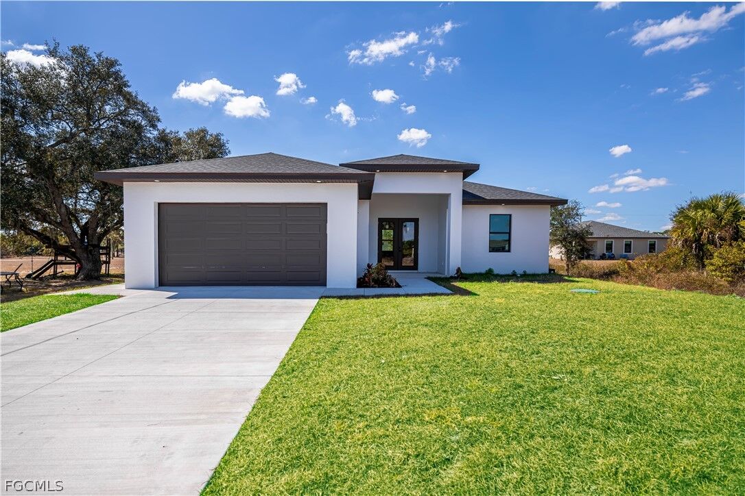 Property Photo:  3034 NW Beechwood Circle  FL 33935 