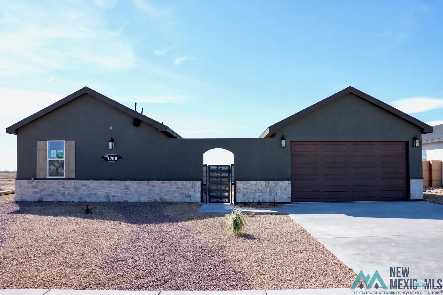 Property Photo:  1708 White Oak Drive  NM 88203 