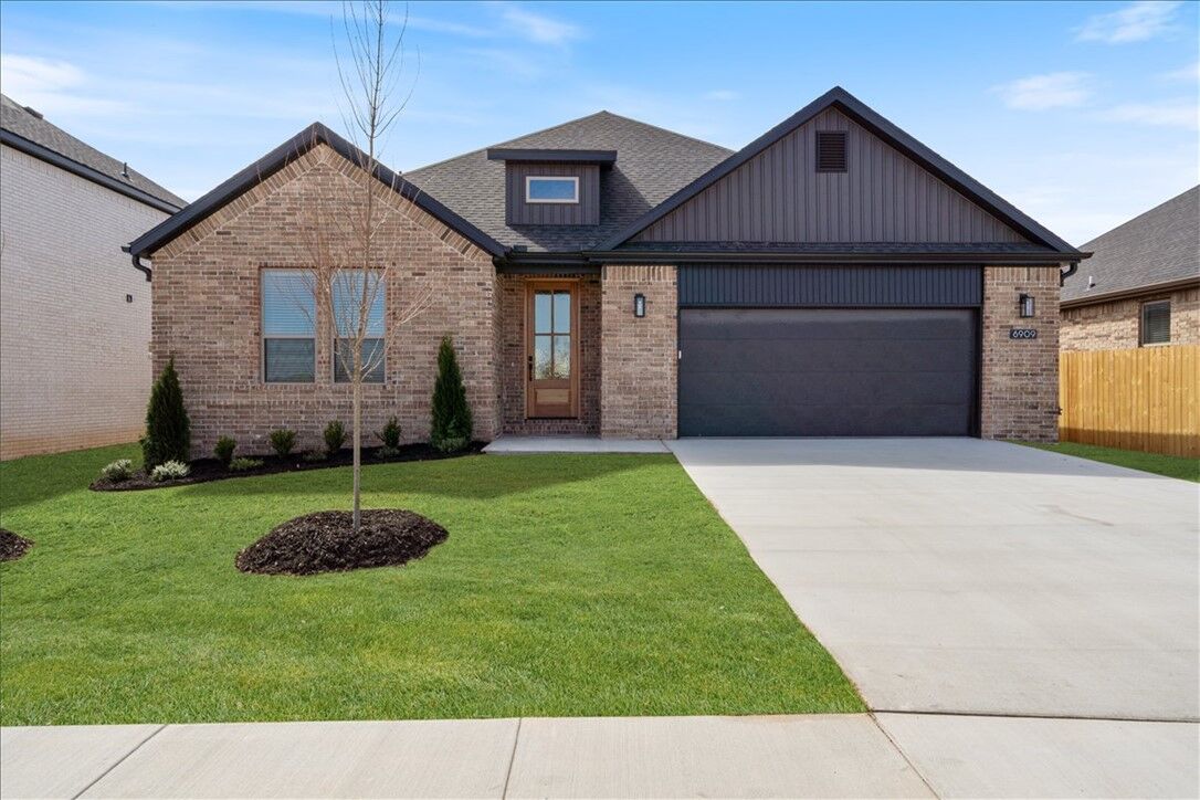 Property Photo: 6909 SW Orange Avenue AR 72713