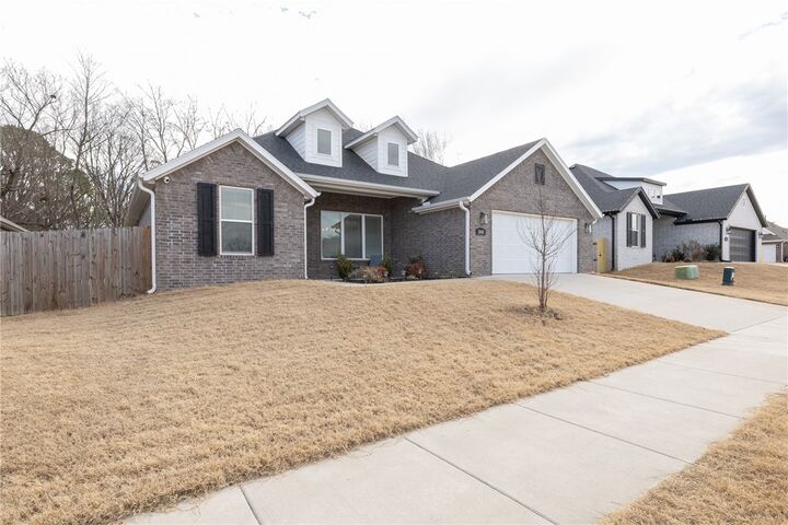 Property Photo:  1048 S Xavier Bend  AR 72701 