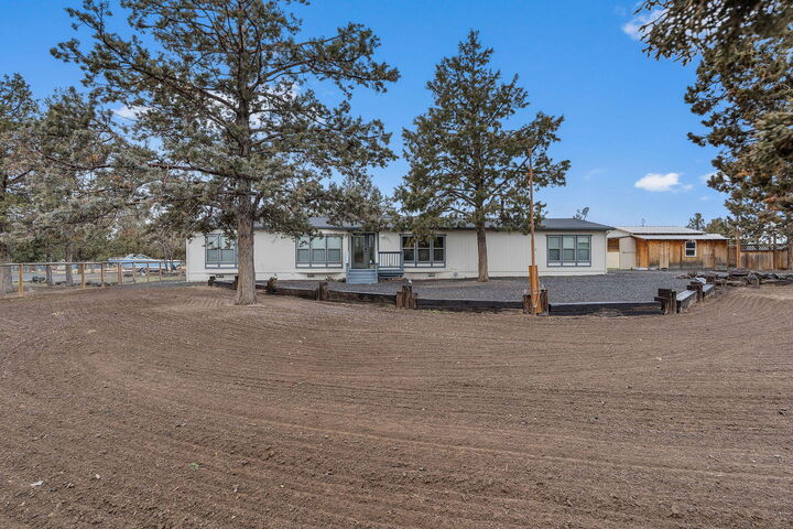 Property Photo:  4229 SE Tillamook Loop  OR 97754 