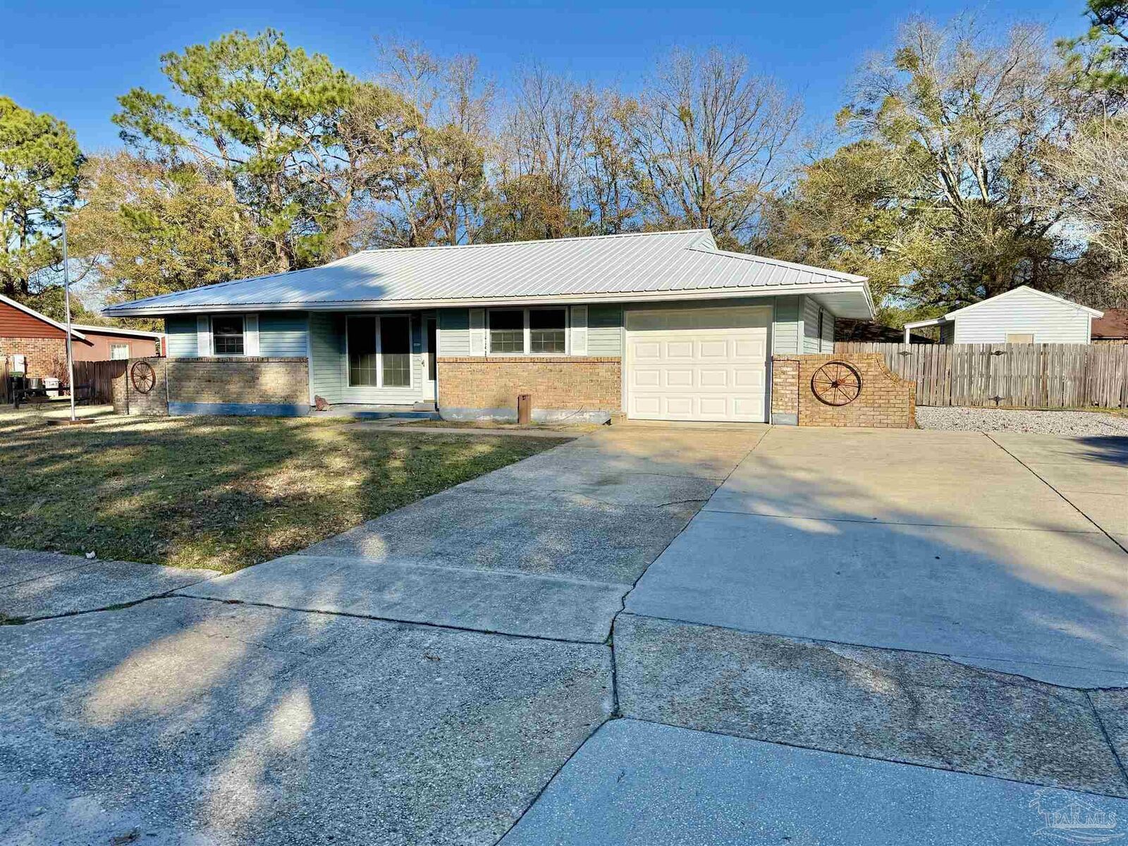 Property Photo:  540 El Matador Trl  FL 32506 