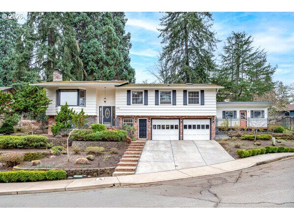 Property Photo: 1778 Graham Dr OR 97405