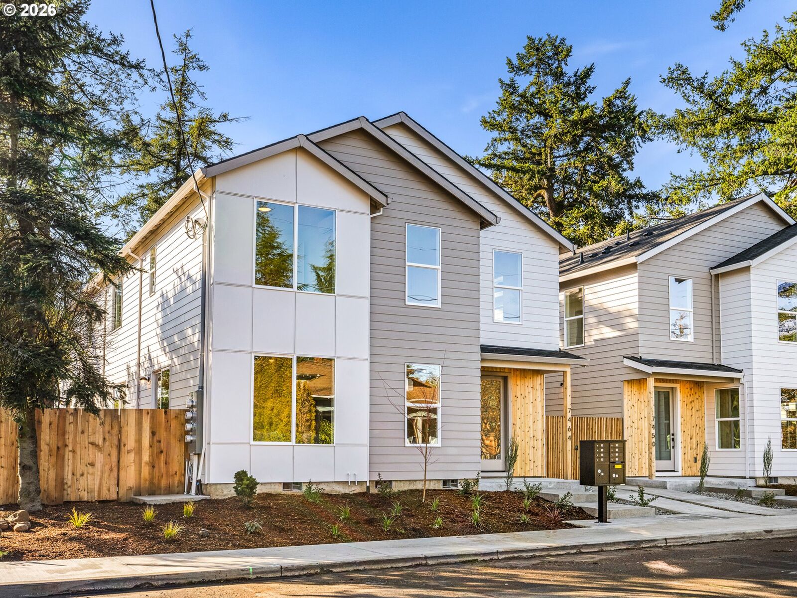 Property Photo:  7464 SE Tolman St  OR 97206 