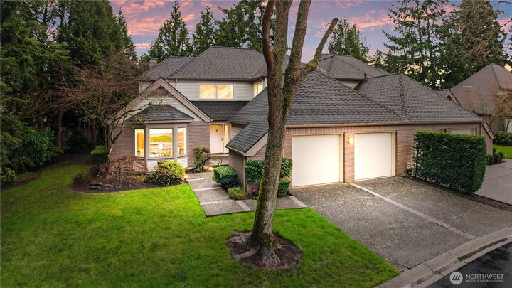 Property Photo: 1726 Bellevue Way NE WA 98004