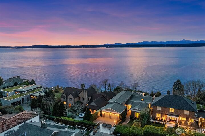 Property Photo:  2629  46th Avenue W  WA 98199 