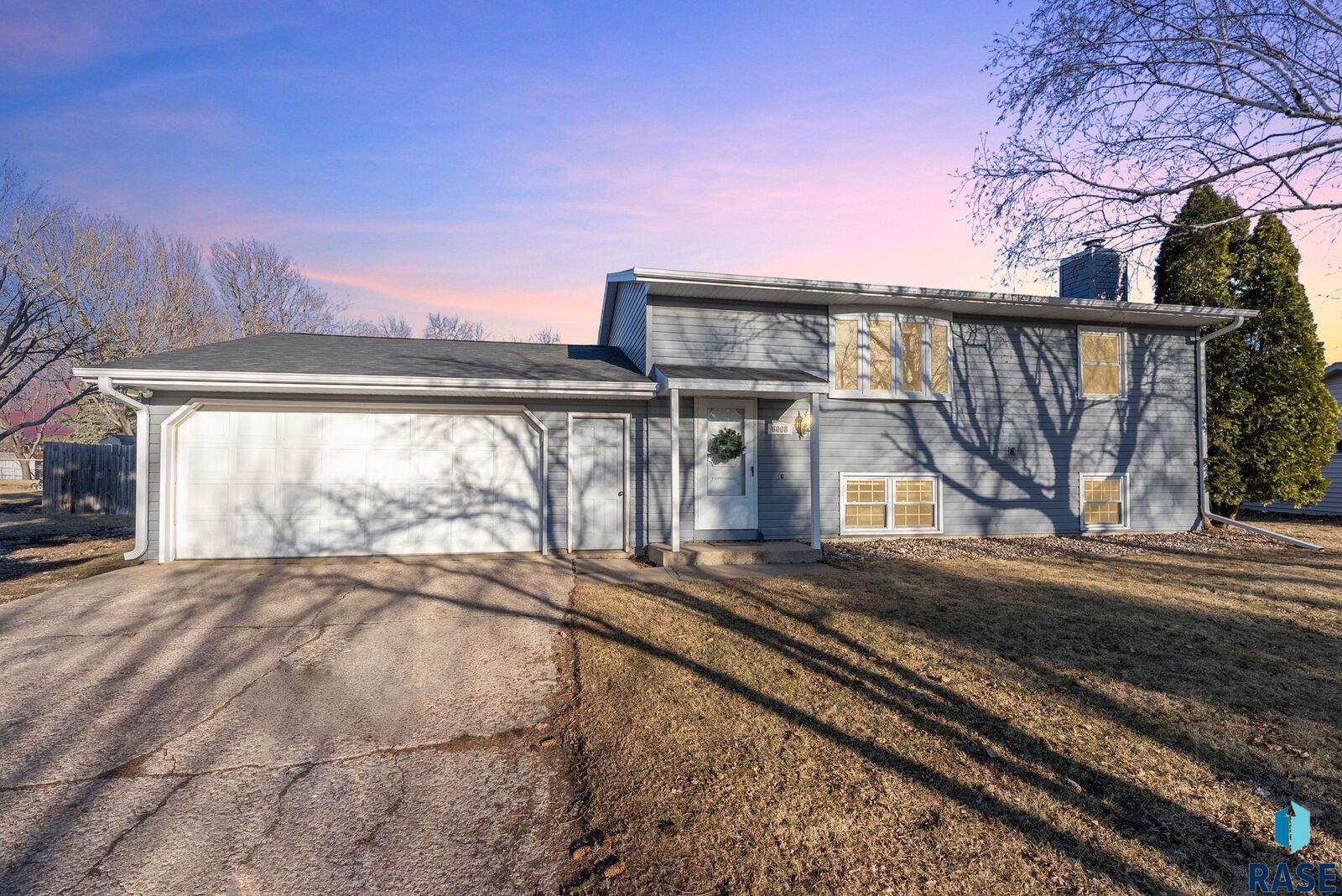 Property Photo:  6008 W Cheyenne Dr Drive  SD 57106-1663 