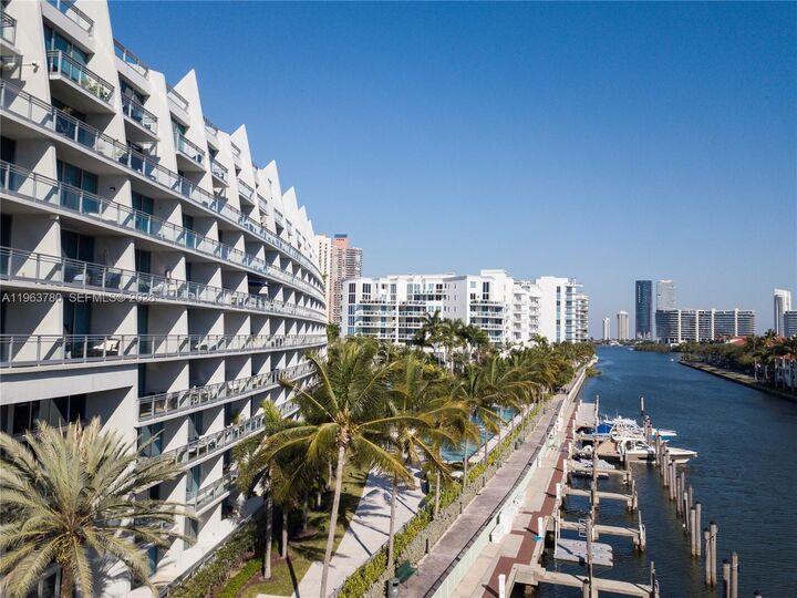 Property Photo: 2950 NE 188th St 349 FL 33180