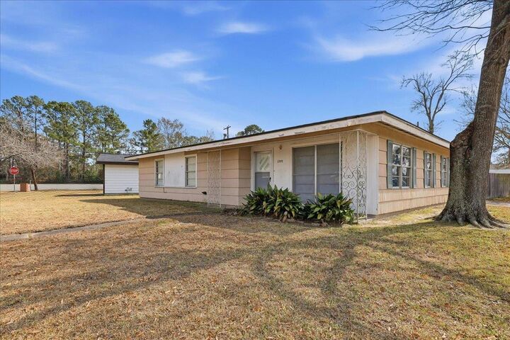 Property Photo: 1709 Robin TX 77632