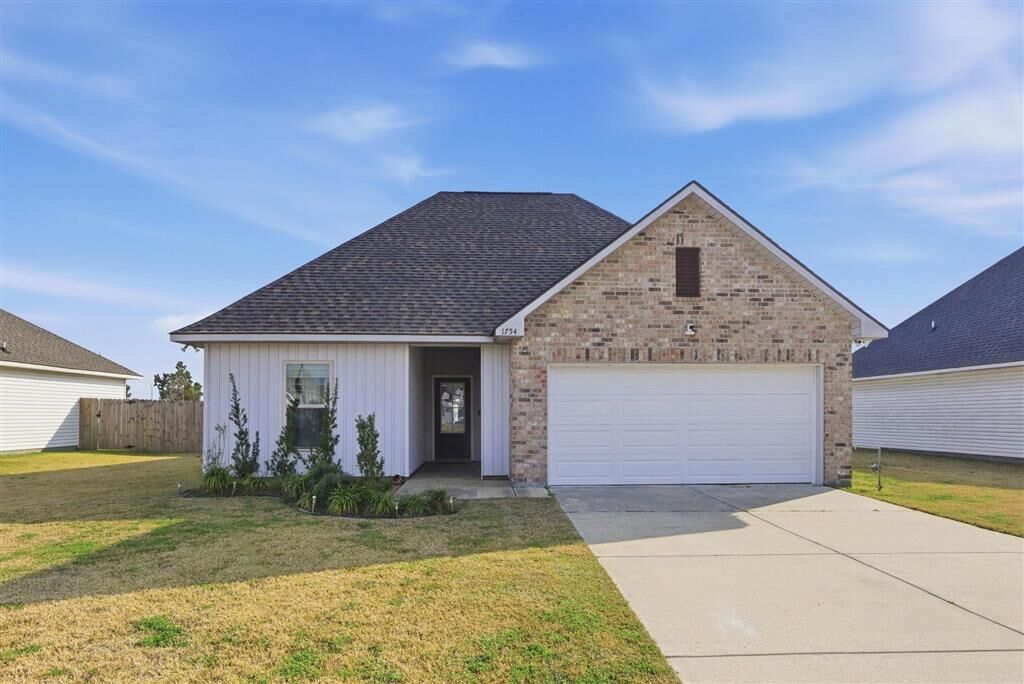 Property Photo: 1754 Park Place LA 70607