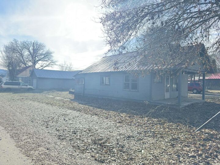 Property Photo:  101 Main St  WA 99139 