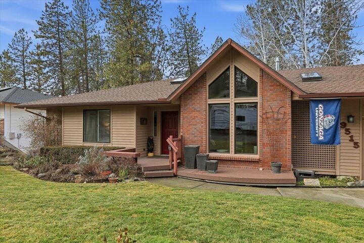 Property Photo: 9515 N Loganberry Ct WA 99208
