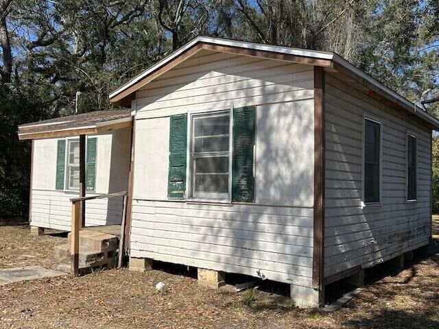 Property Photo: 201 North Avenue FL 32332