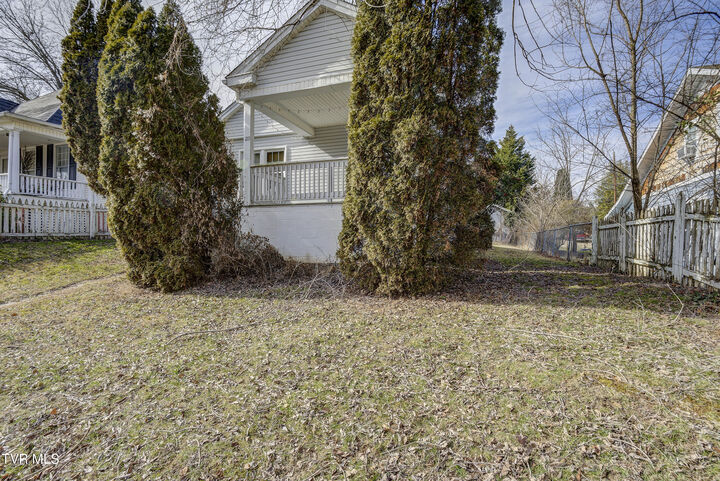 Property Photo: 219 East Chilhowie Avenue TN 37601