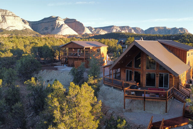 Property Photo: 618 W Cedar Dr UT 84758