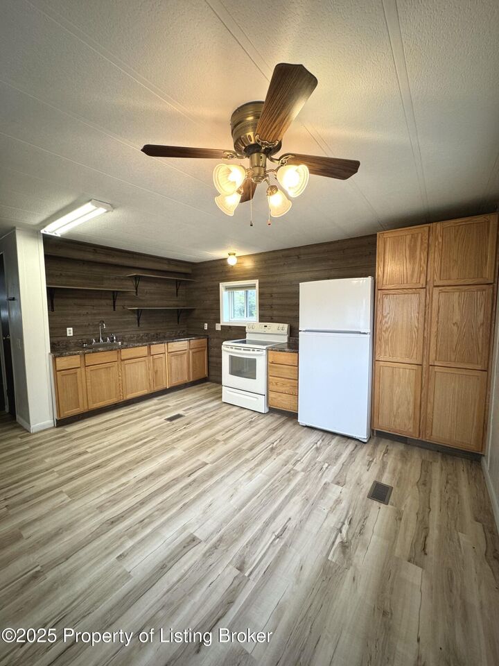 Property Photo: 104 Carbon Street ND 58576