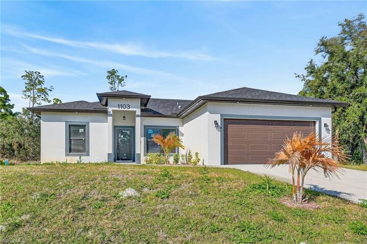 Property Photo: 1103 E 7th St FL 33972
