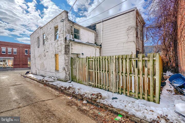 Property Photo:  1226 W Pratt Street  MD 21223 