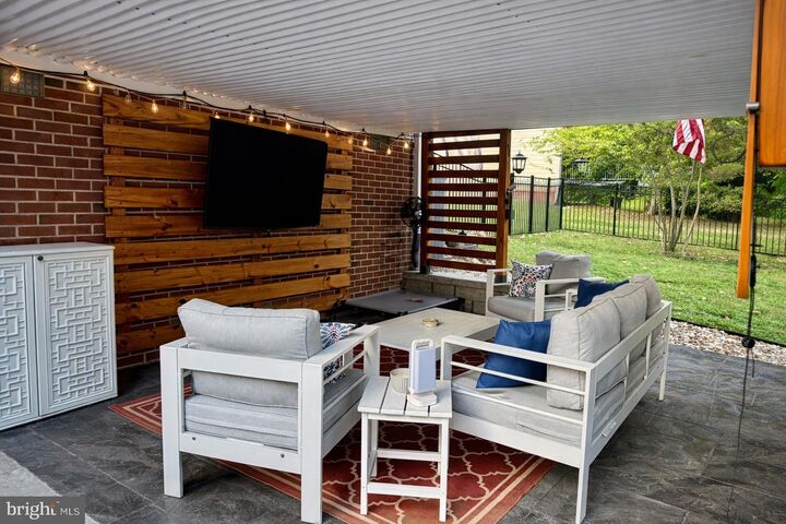 Property Photo: 6114 N Willow Pond Drive VA 22407