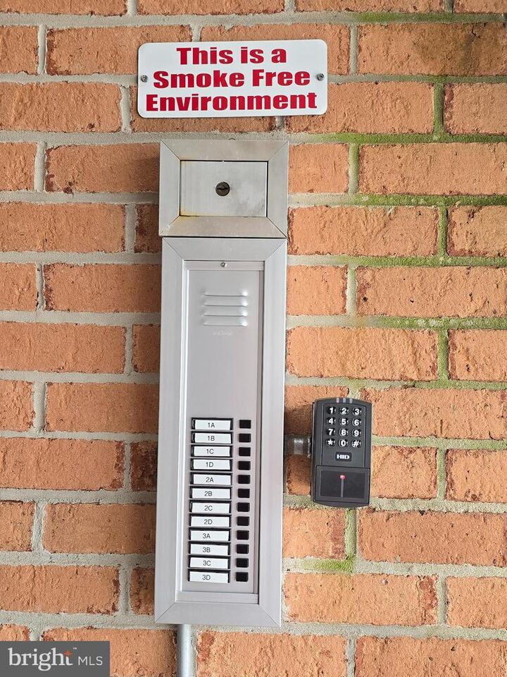 Property Photo: 1100 Lisadale Circle 1A MD 21228