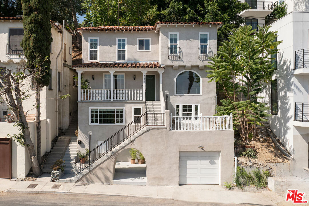 Property Photo: 2321 Lake View Ave CA 90039