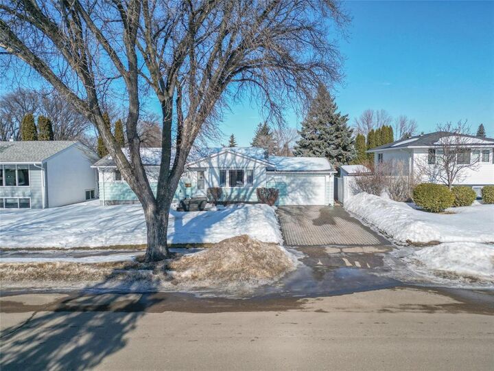 Property Photo: 41 Balsam Crescent MB R7B 0Z6