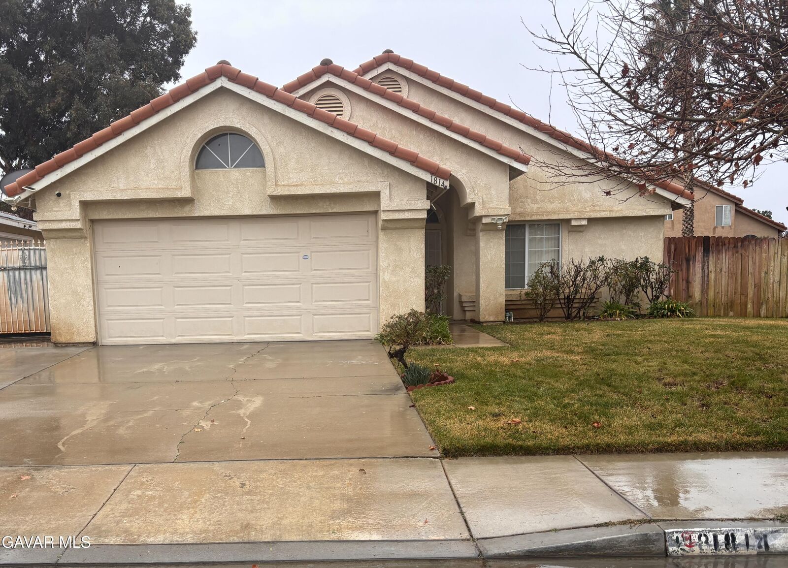 Property Photo:  1814 E Milling Street  CA 93535 