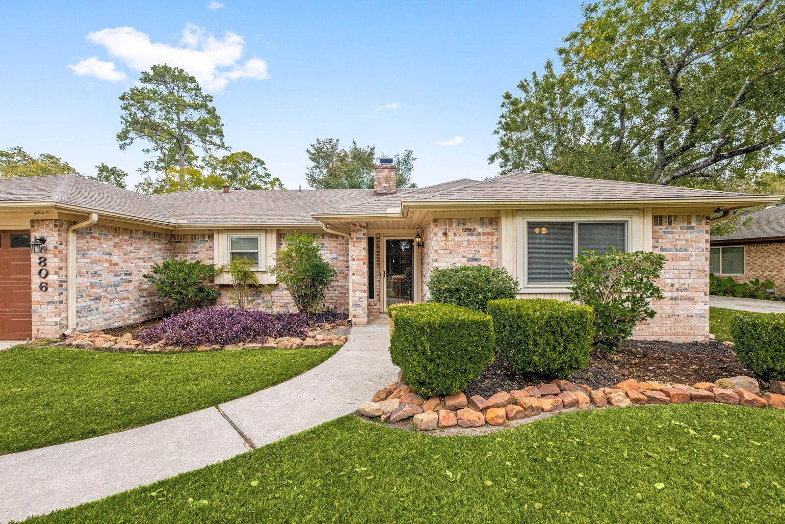 Property Photo:  806 S Hyannis Port Street  TX 77532 