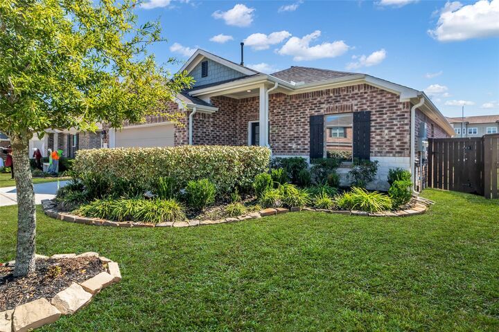 Property Photo: 2214 Brickfielder Lane TX 77523