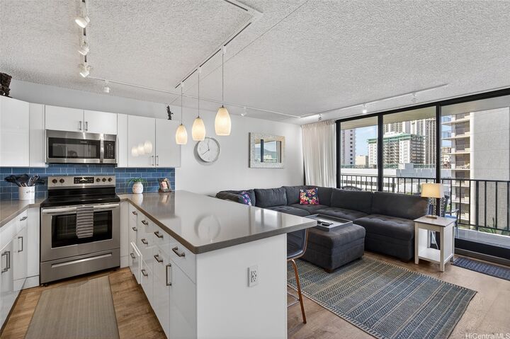 Property Photo: 201 Ohua Avenue T1-1010 Nuc HI 96815