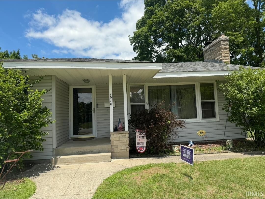 Property Photo:  1510 Laurel Street  IN 46514 