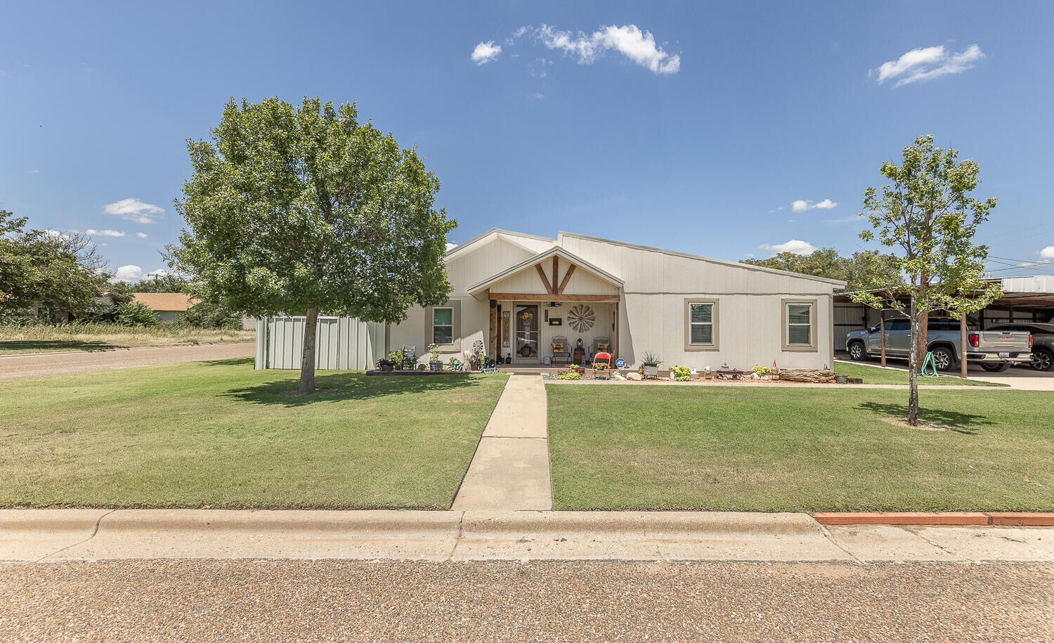 Property Photo:  450 S 12th Street  TX 79364 