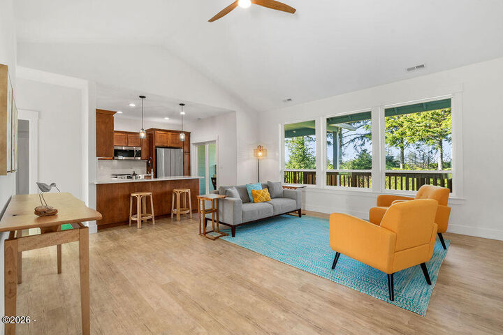 Property Photo:  34815 Lahaina Loop Road  OR 97135 