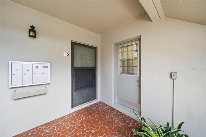 Property Photo:  689 Lake Howard Drive NW 1D  FL 33880 