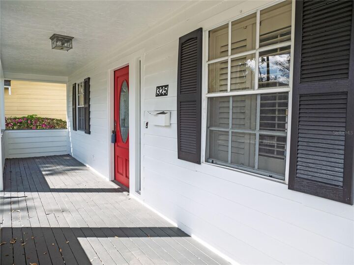 Property Photo:  325 17th Avenue NE  FL 33704 