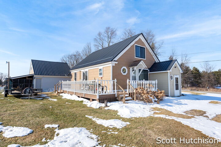 Property Photo:  1300 E Coral Road  MI 48829 