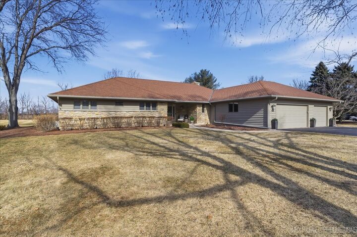 Property Photo:  68 Oak Creek Drive  IL 60560 