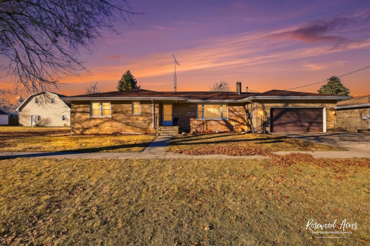 Property Photo:  209 E 3rd Street  IL 60910 