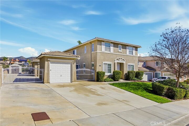 Property Photo: 23634 Saratoga Springs CA 92562