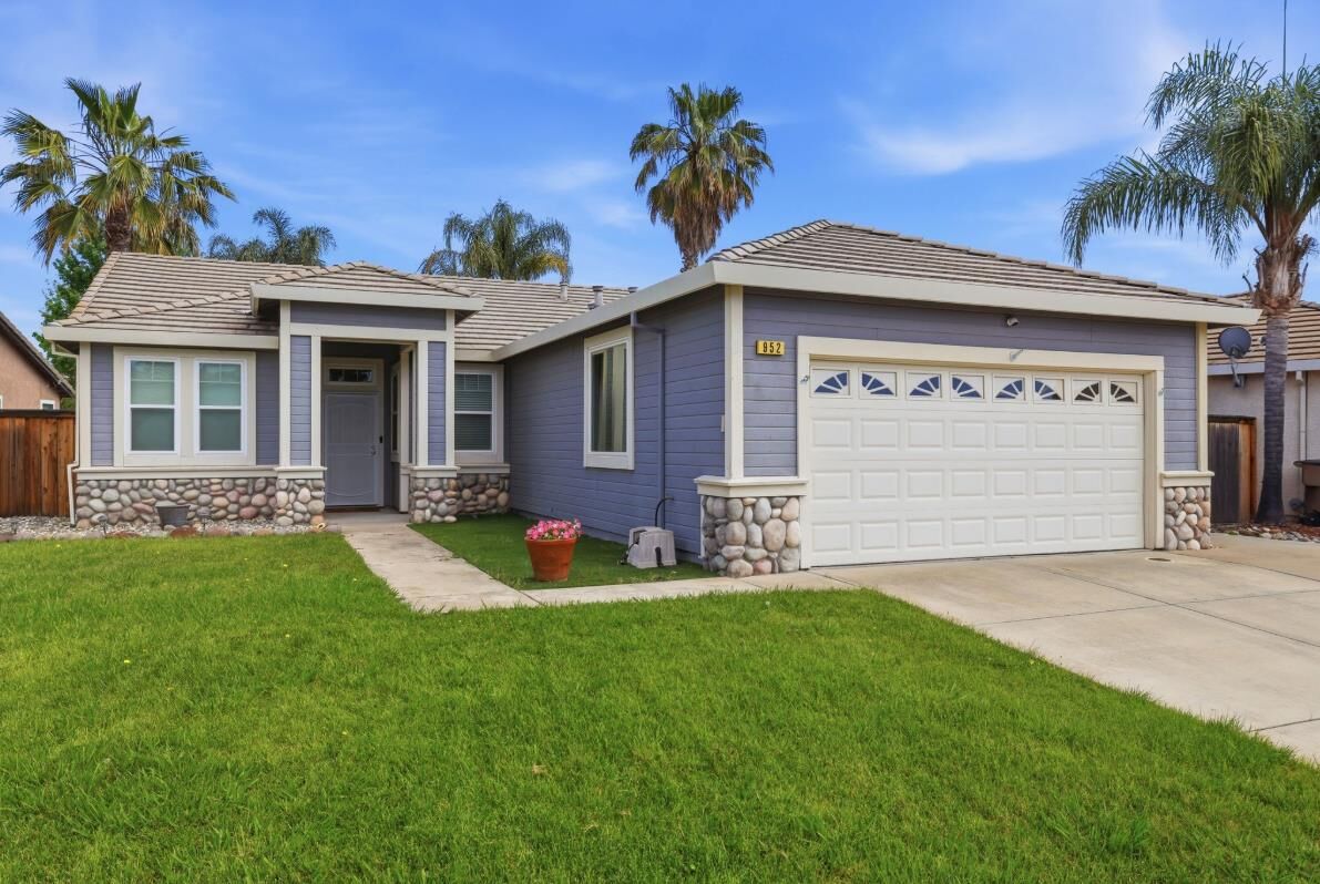 Property Photo: 952 Mallard Court CA 95648