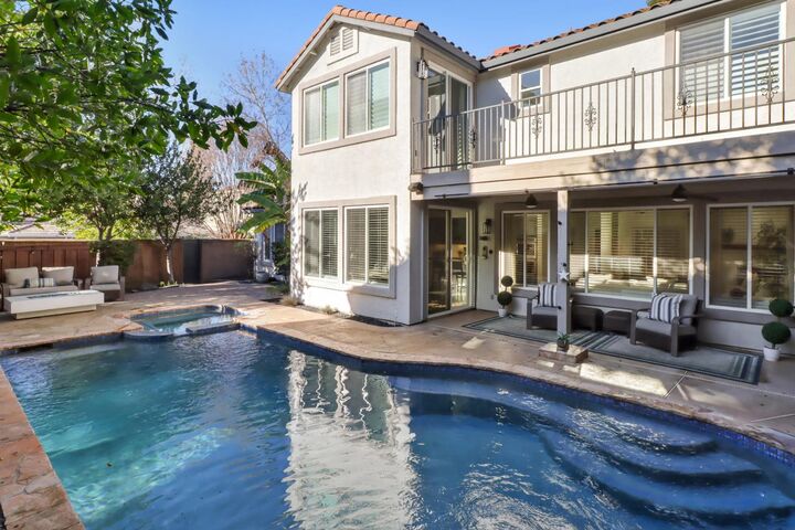 Property Photo: 300 Alwoodley Court CA 95678